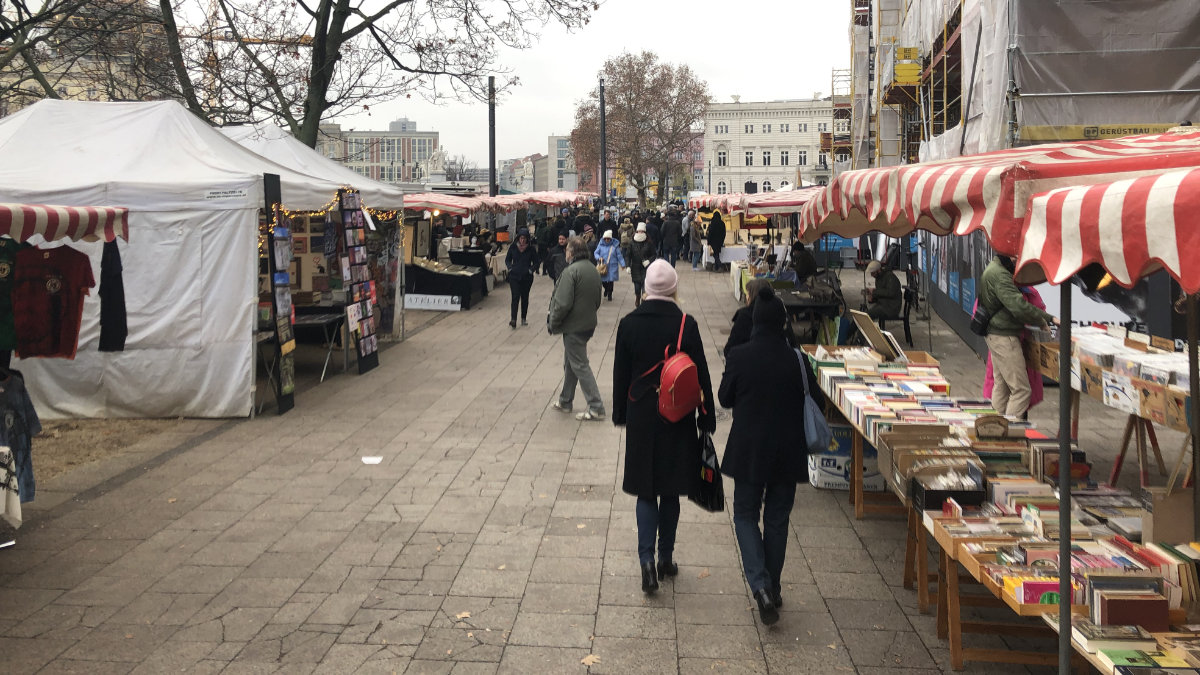 Bild Ständen vom Kunstmarkt am Zeughaus in Berlin Mitte